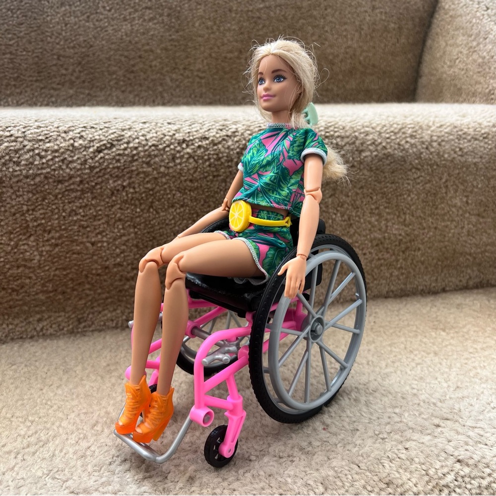 Mattel Barbie Fashionista Doll with Wheelchair, Articulated Inclusive Adaptive